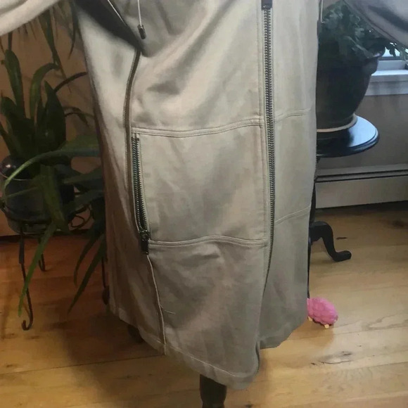 Trina Turks Reversible Coat. Size 4 - Picture 2 of 9
